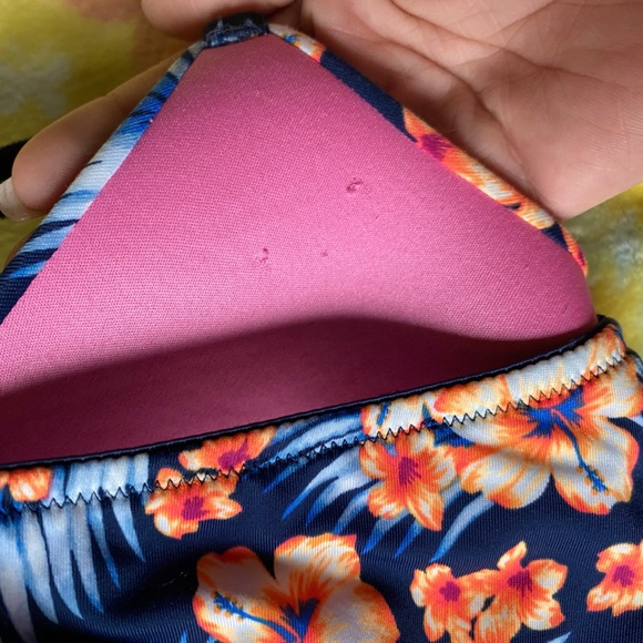 Pink by Victorias Secret Bra - Size 36D - Picture 6 of 6